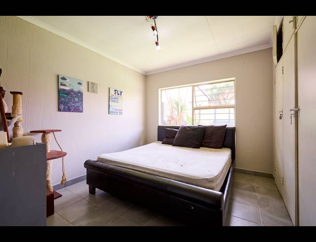 5 BEDROOM HOUSE FOR SALE IN ZWARTKOP